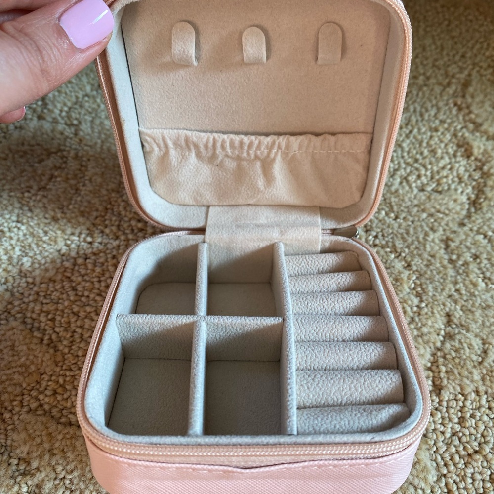 🔥New Travel jewelry box.